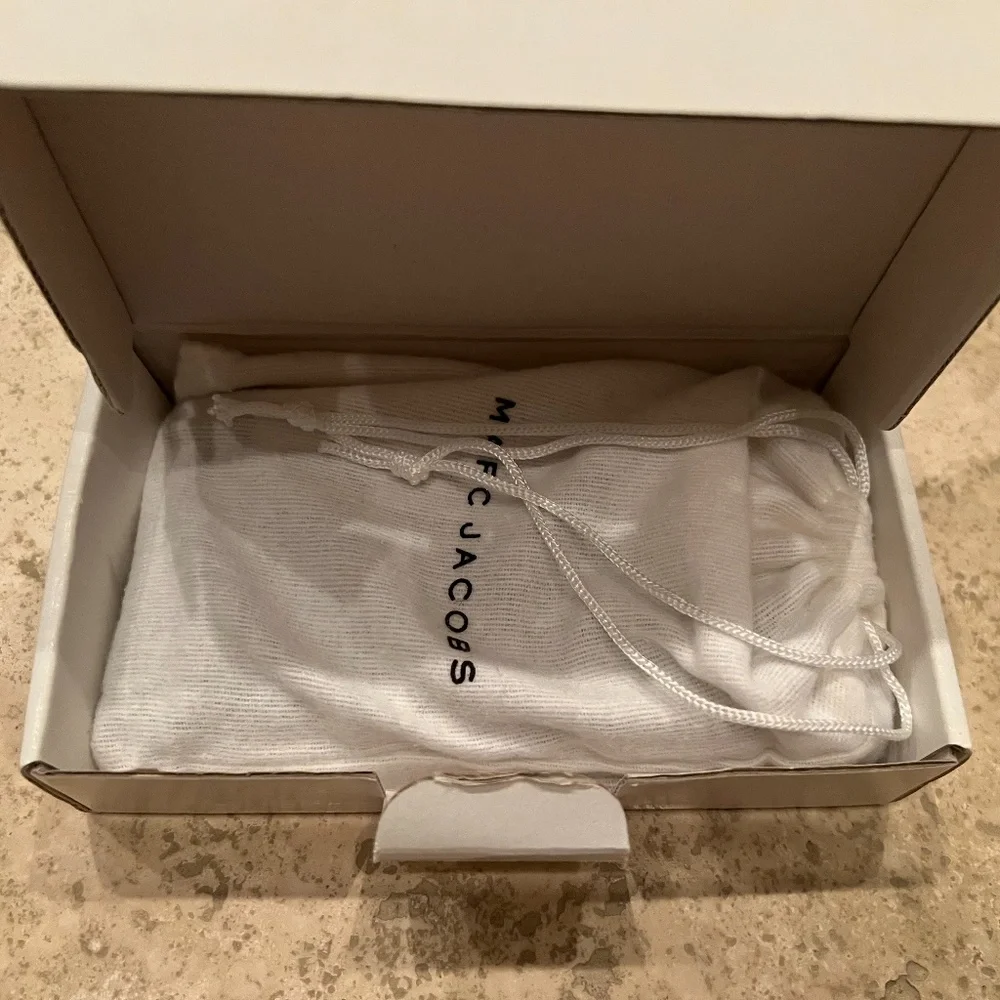 New Marc Jacobs Black Leather Wallet with Silver Hardware - Picture 8 of 9